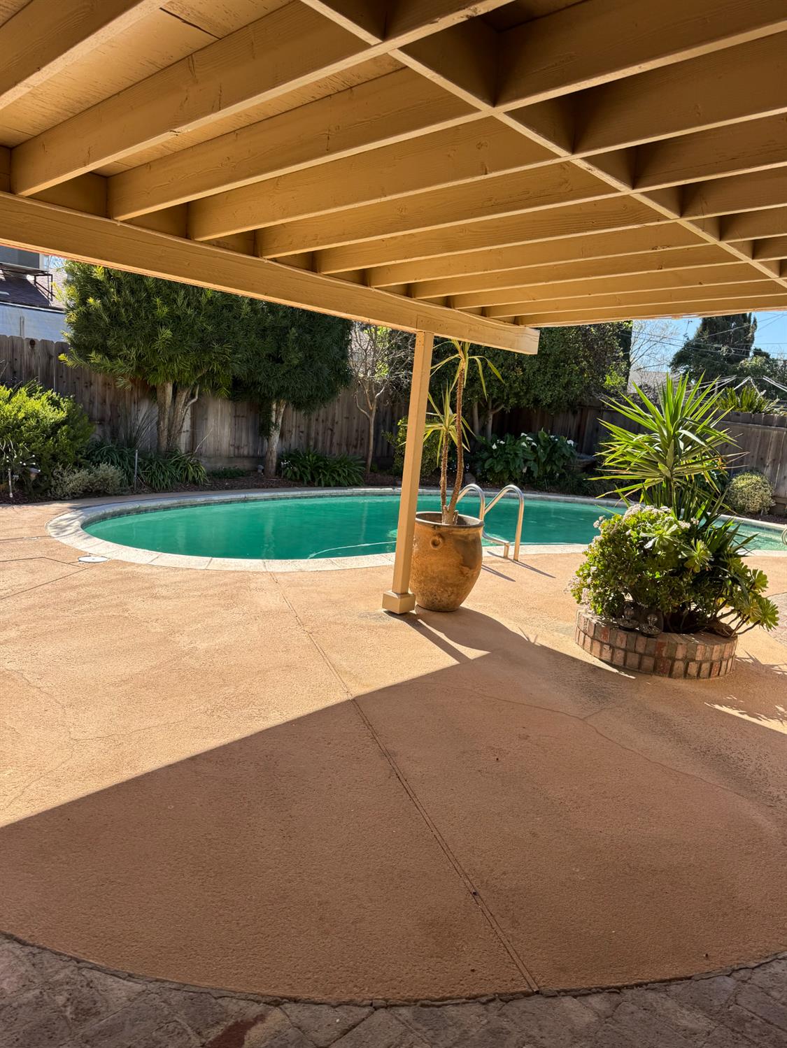 1043 E Adams Ave, Los Banos, CA 93635