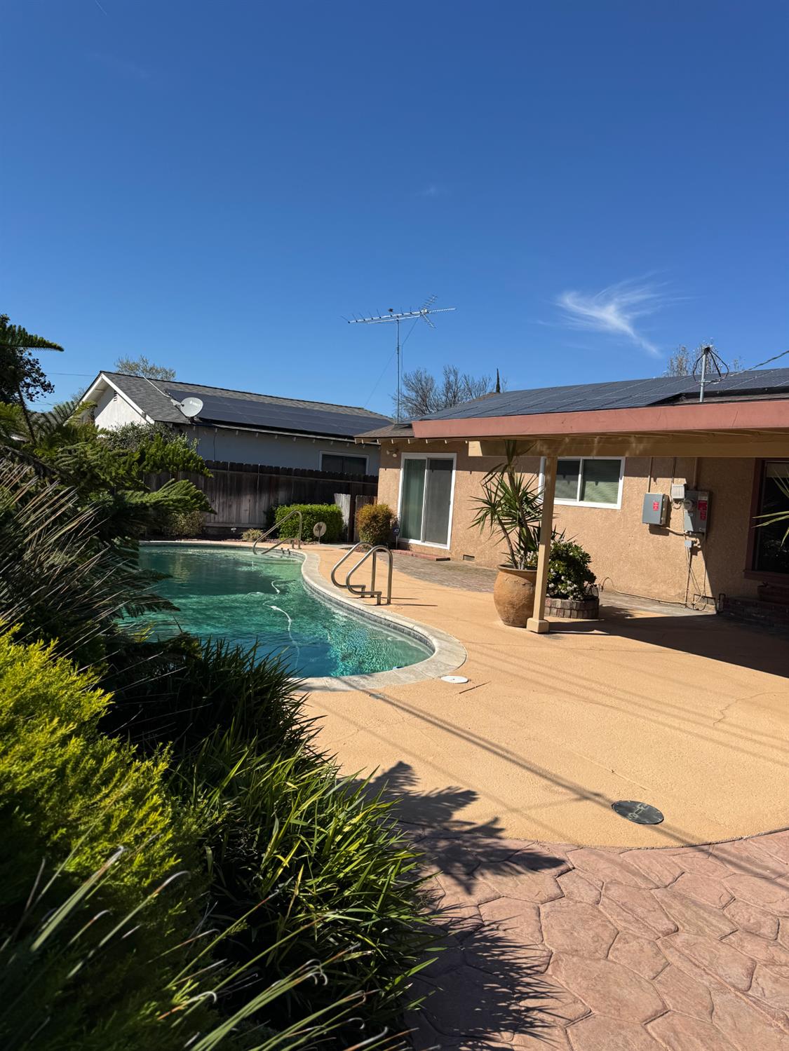 1043 E Adams Ave, Los Banos, CA 93635