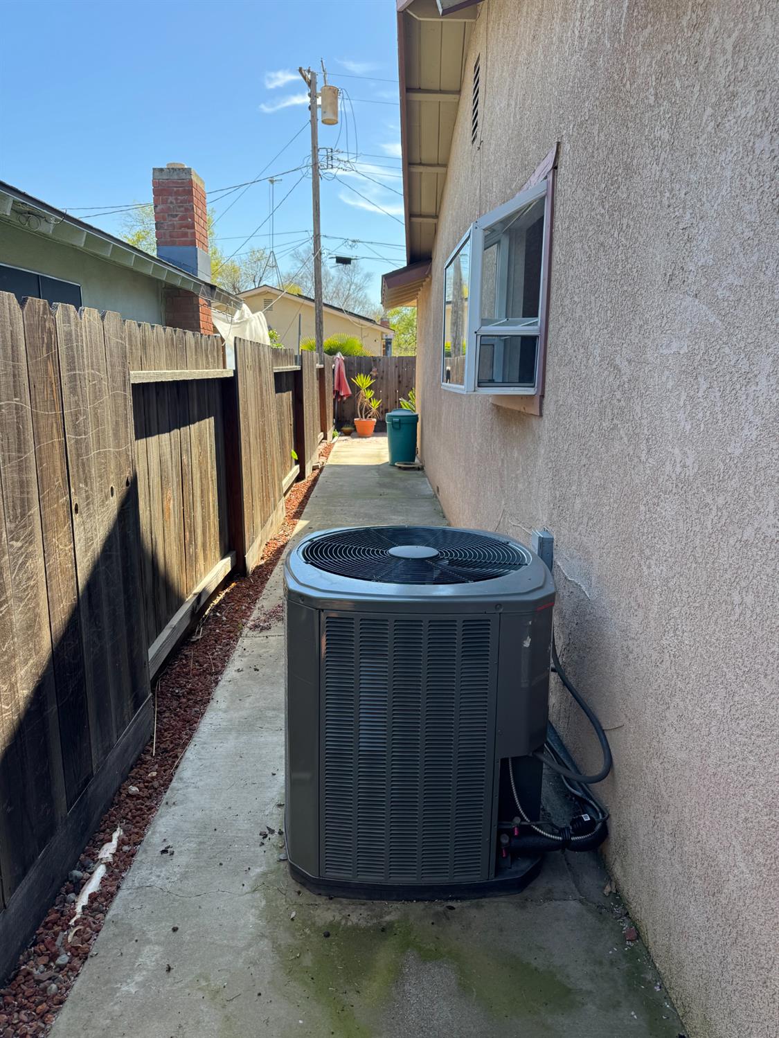 1043 E Adams Ave, Los Banos, CA 93635