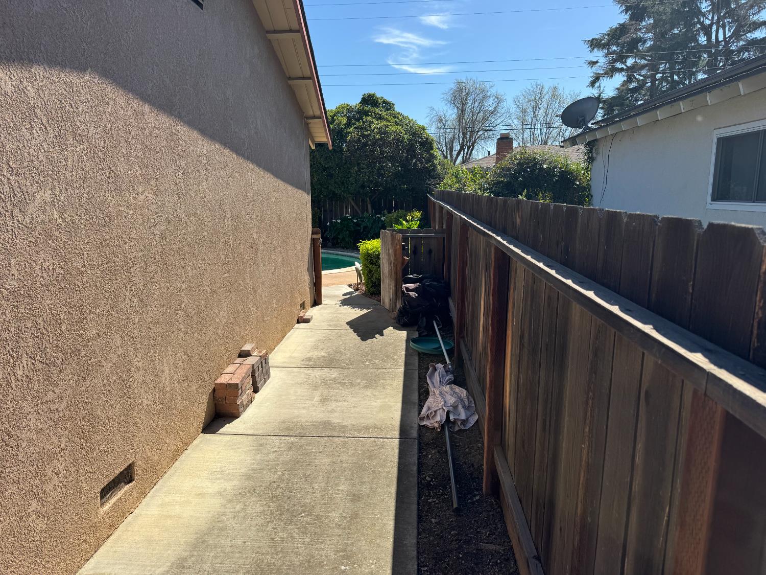 1043 E Adams Ave, Los Banos, CA 93635