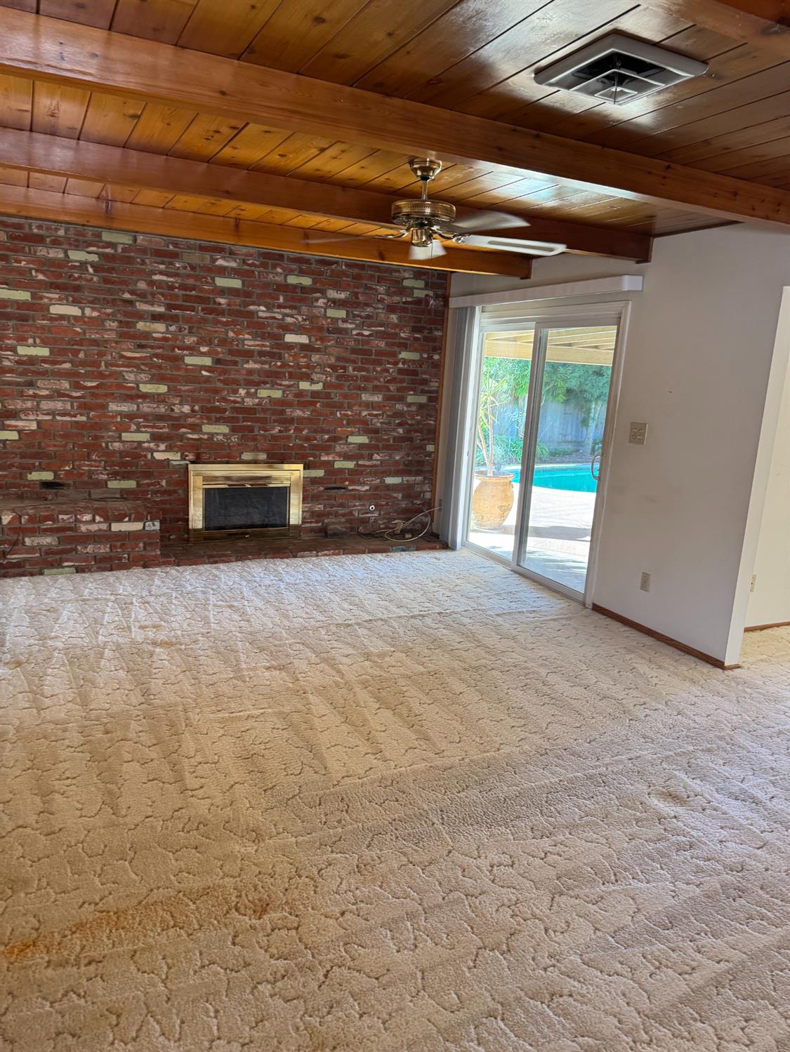 1043 E Adams Ave, Los Banos, CA 93635