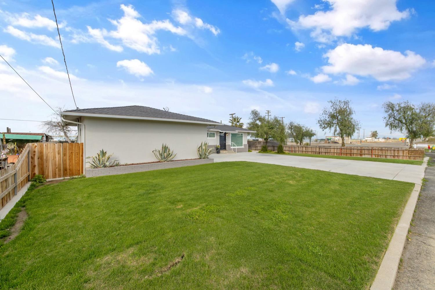 3230 W Stathem St, Riverdale, CA 93656