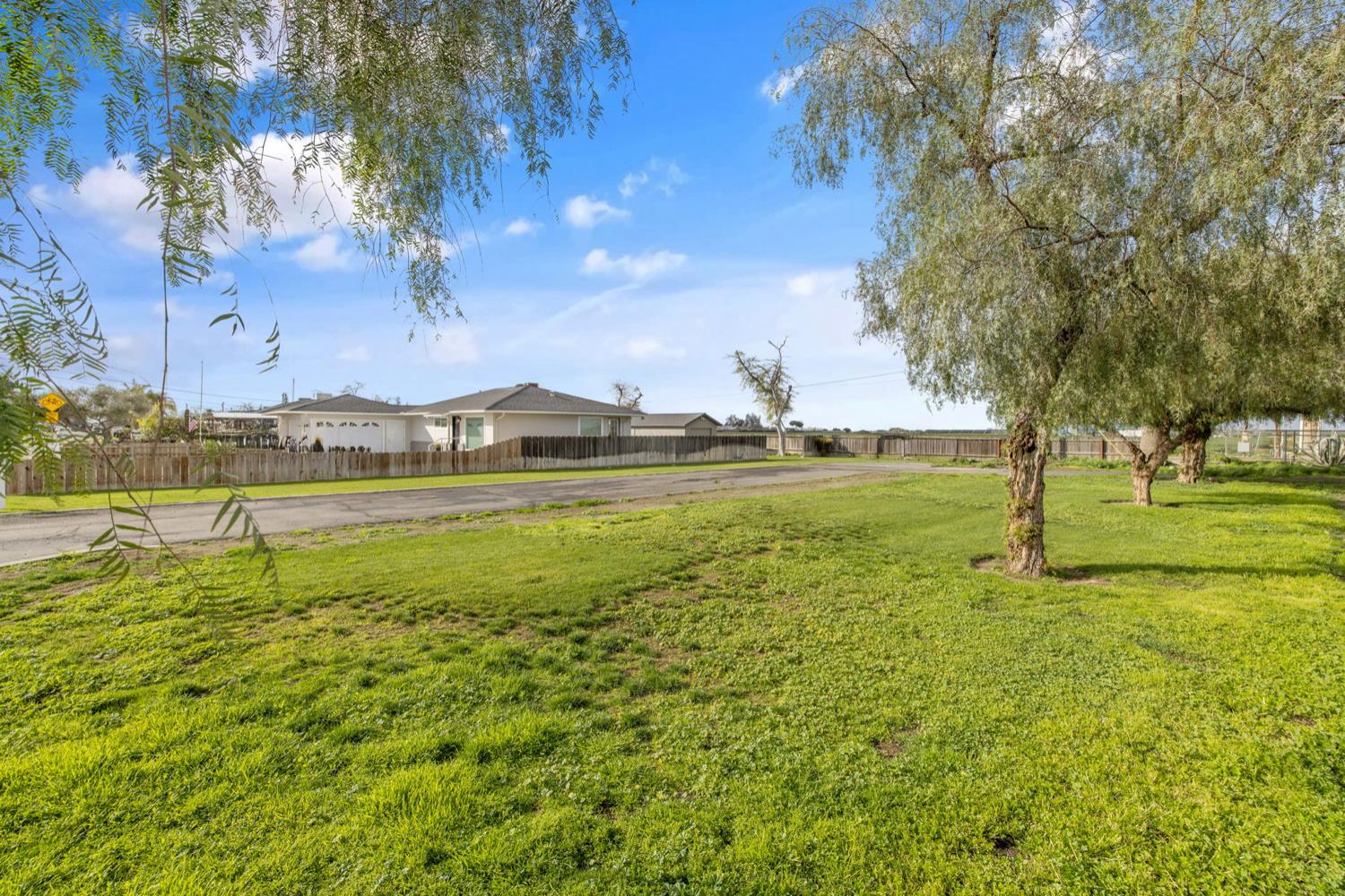 3230 W Stathem St, Riverdale, CA 93656