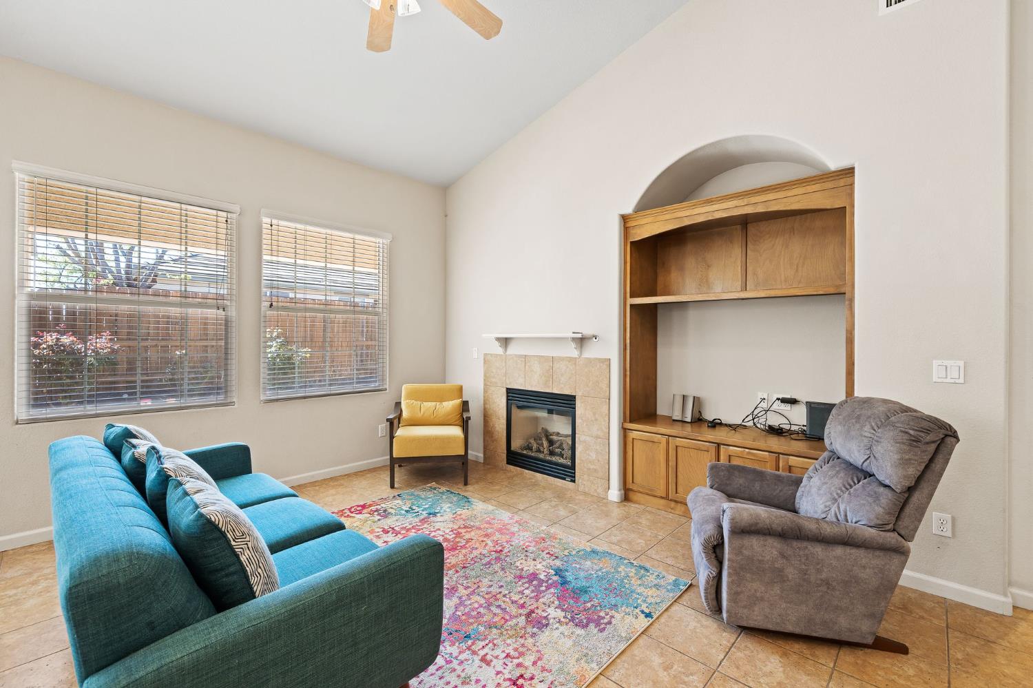 1008 Summer Ln, Patterson, CA 95363