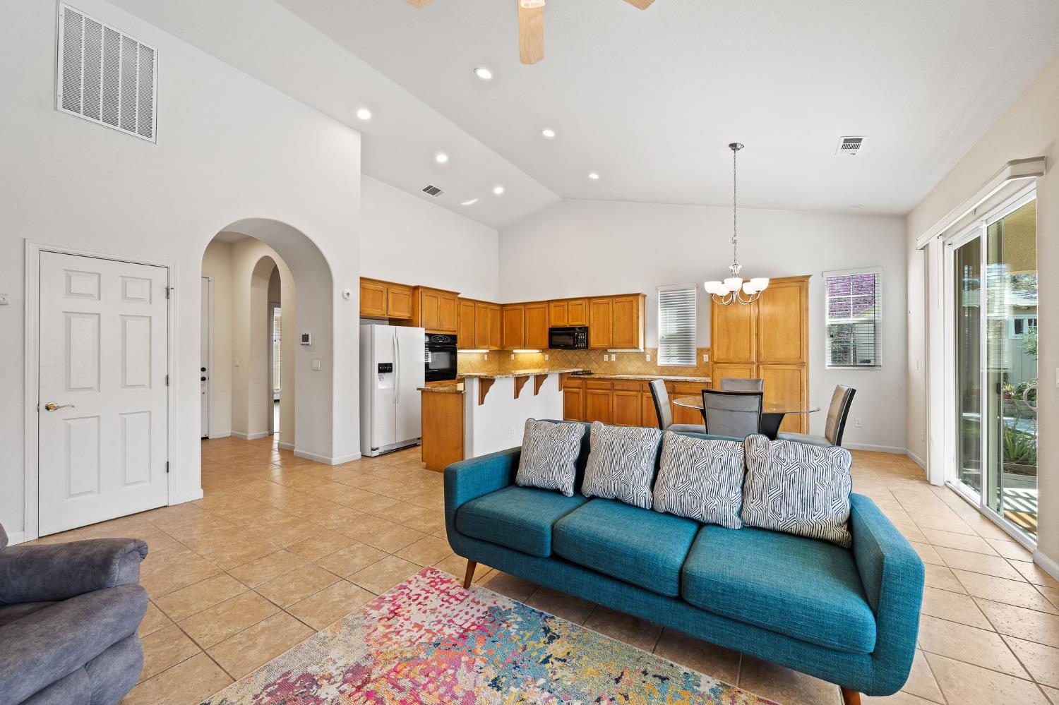 1008 Summer Ln, Patterson, CA 95363