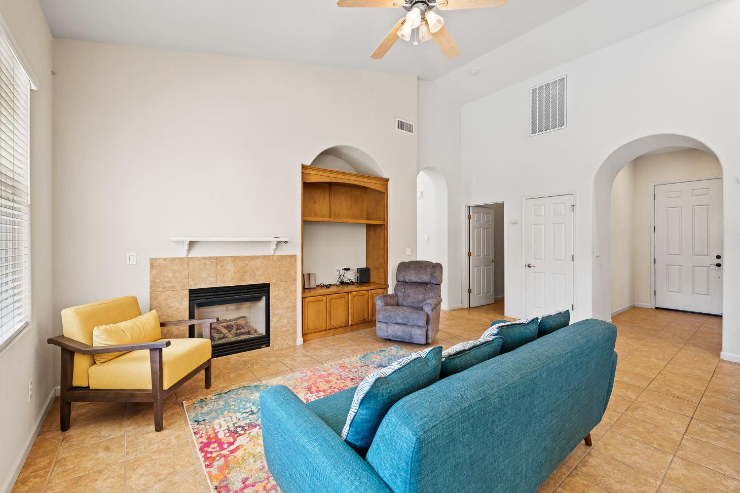 1008 Summer Ln, Patterson, CA 95363