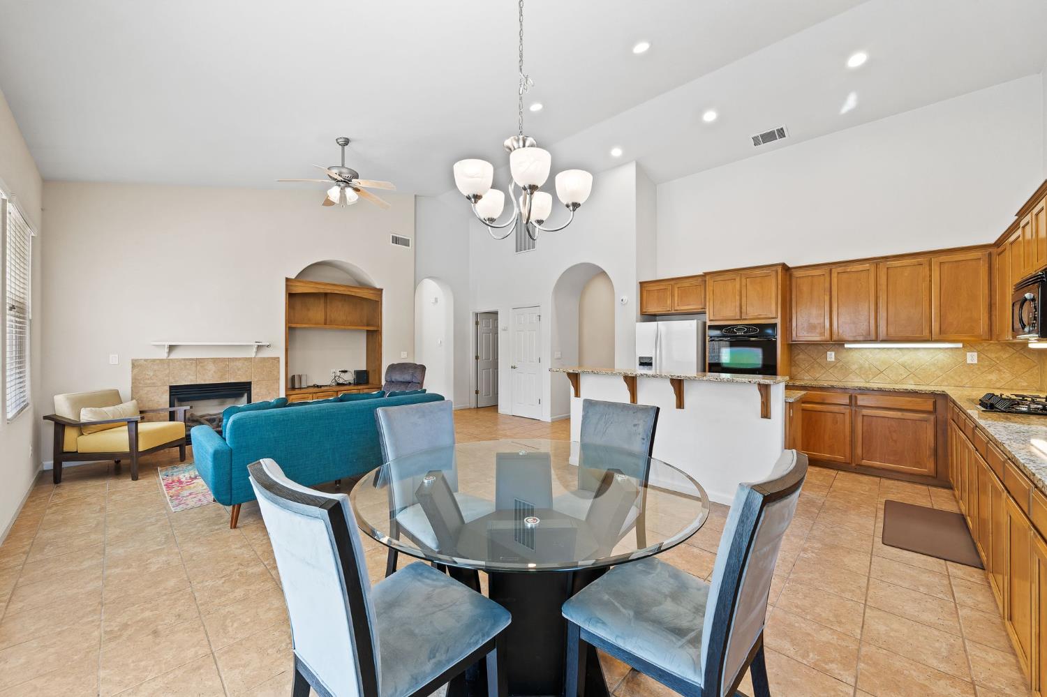 1008 Summer Ln, Patterson, CA 95363