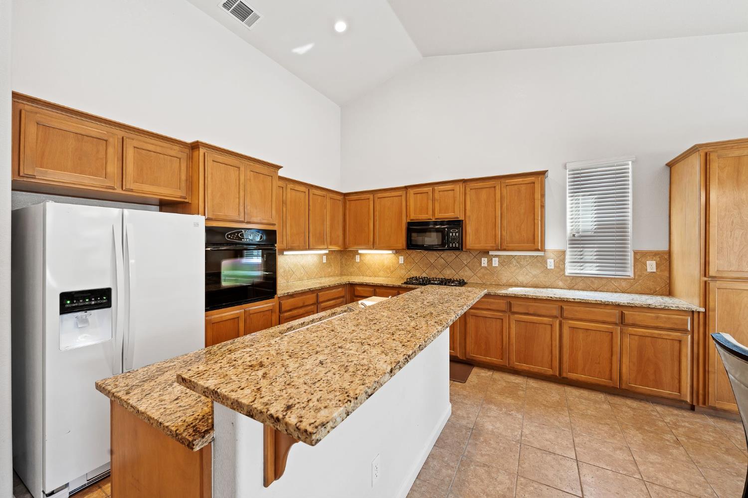 1008 Summer Ln, Patterson, CA 95363