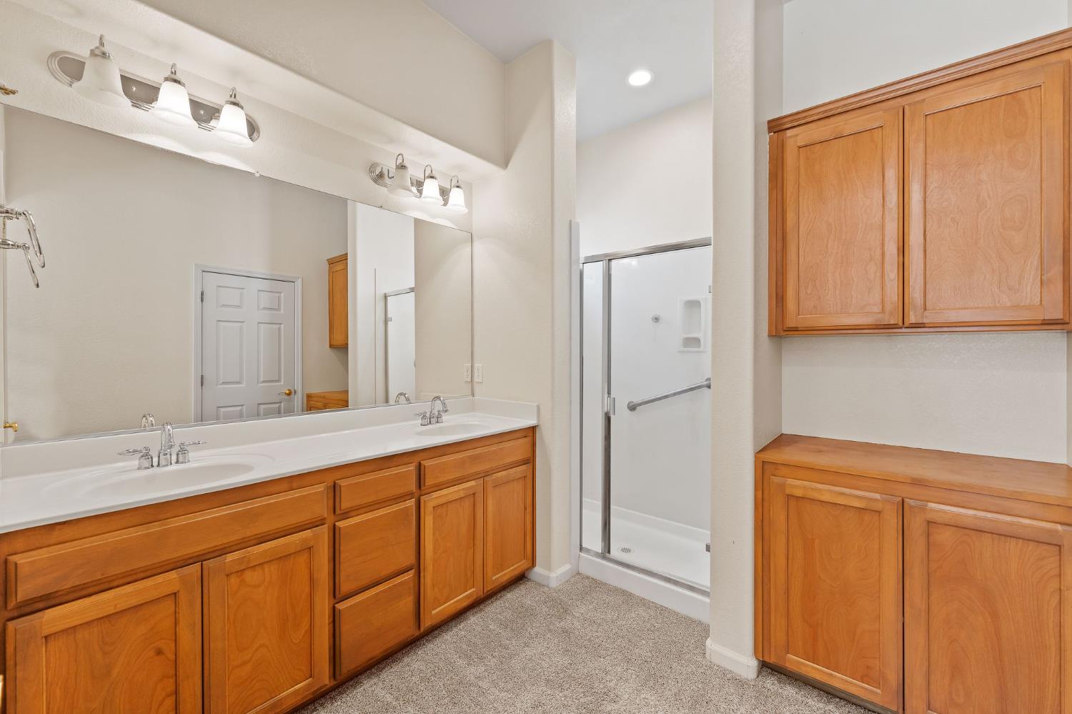 1008 Summer Ln, Patterson, CA 95363