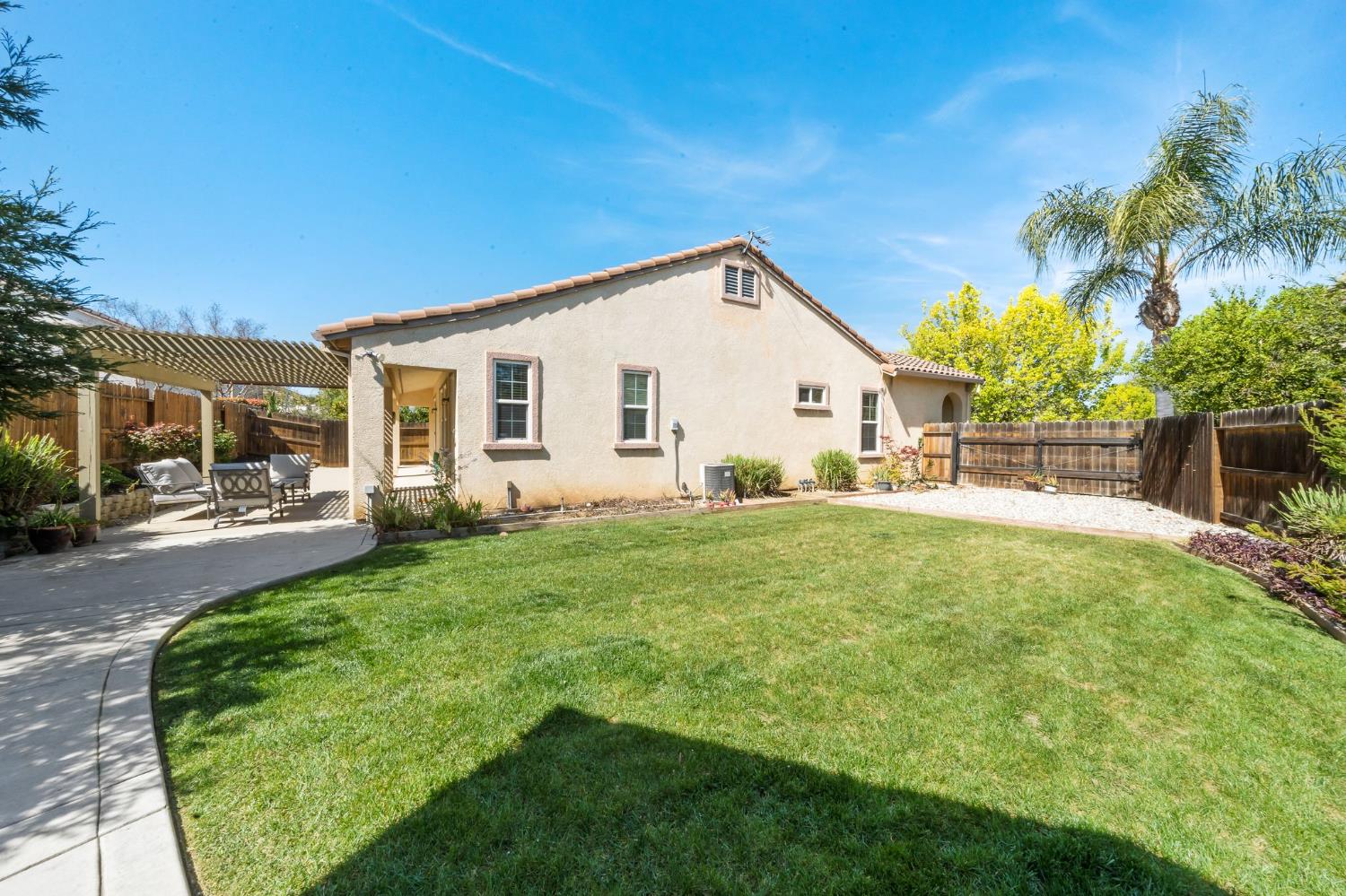 1008 Summer Ln, Patterson, CA 95363