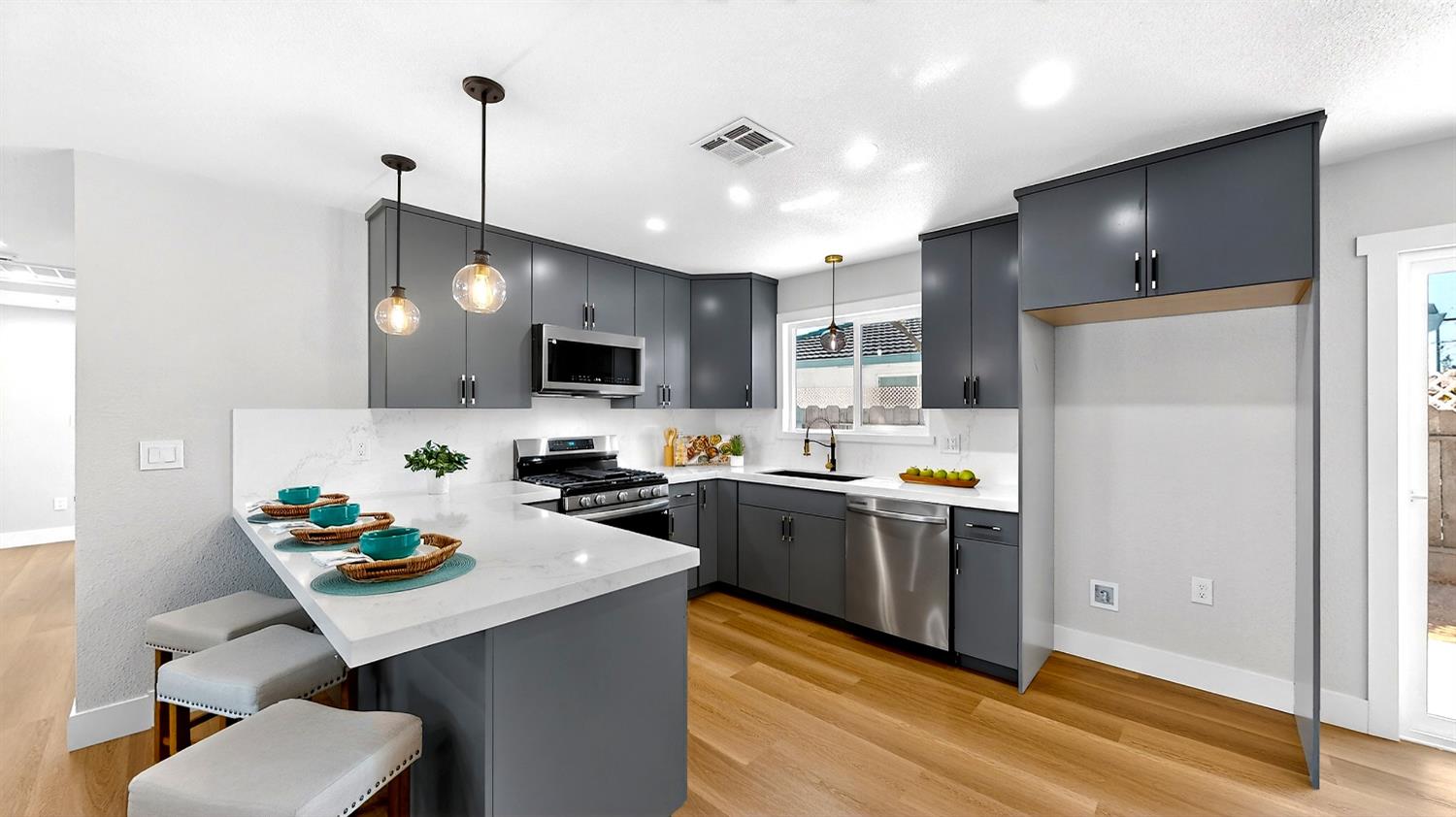 848 Edythe St, Manteca, CA 95337