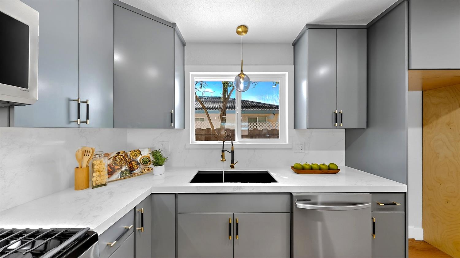 848 Edythe St, Manteca, CA 95337