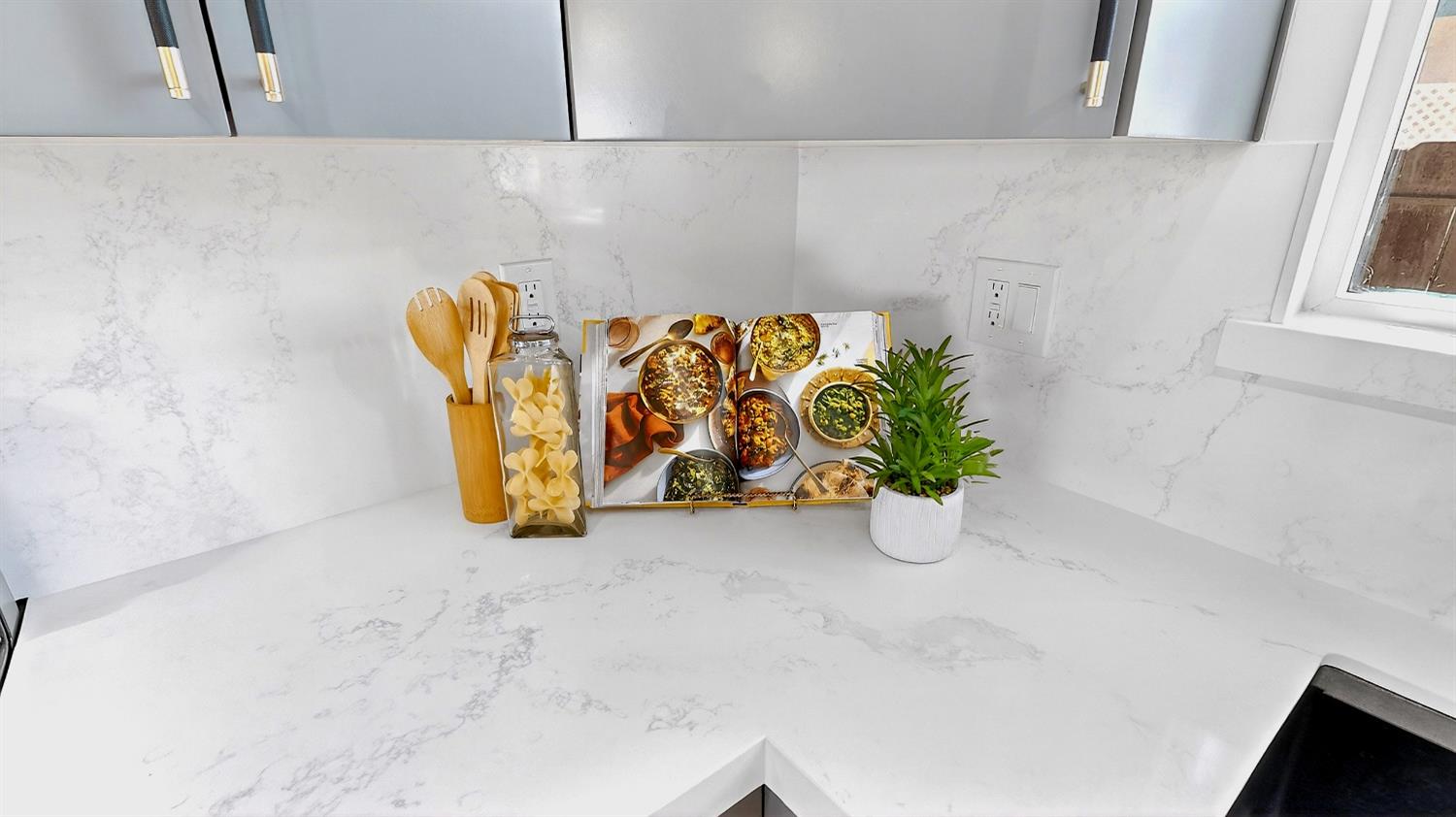 848 Edythe St, Manteca, CA 95337