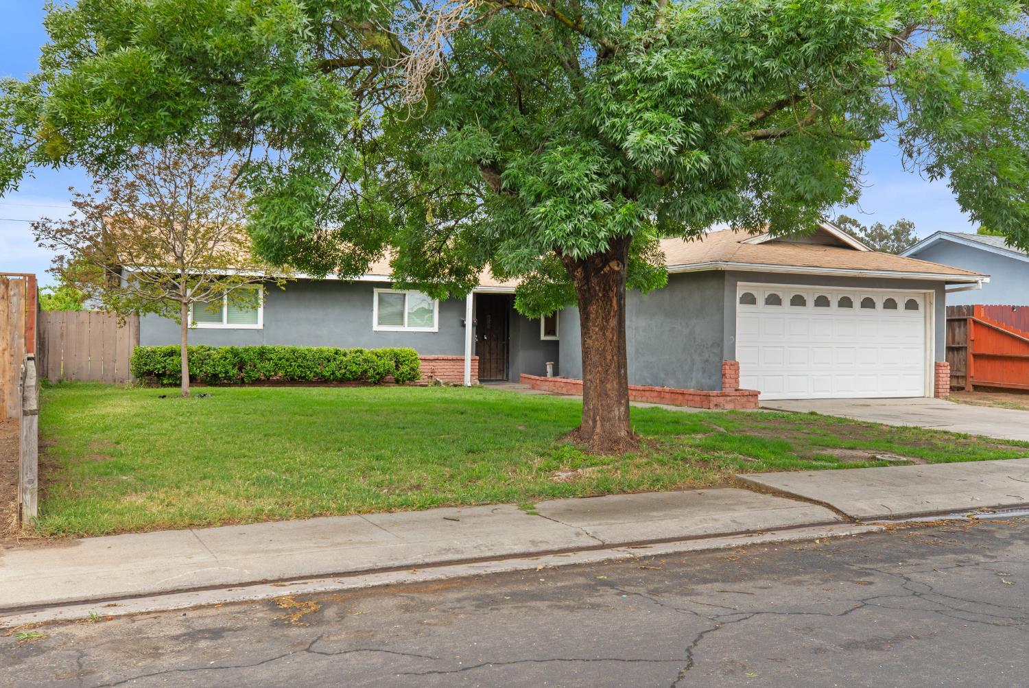 900 Snead Dr, Modesto, CA 95351