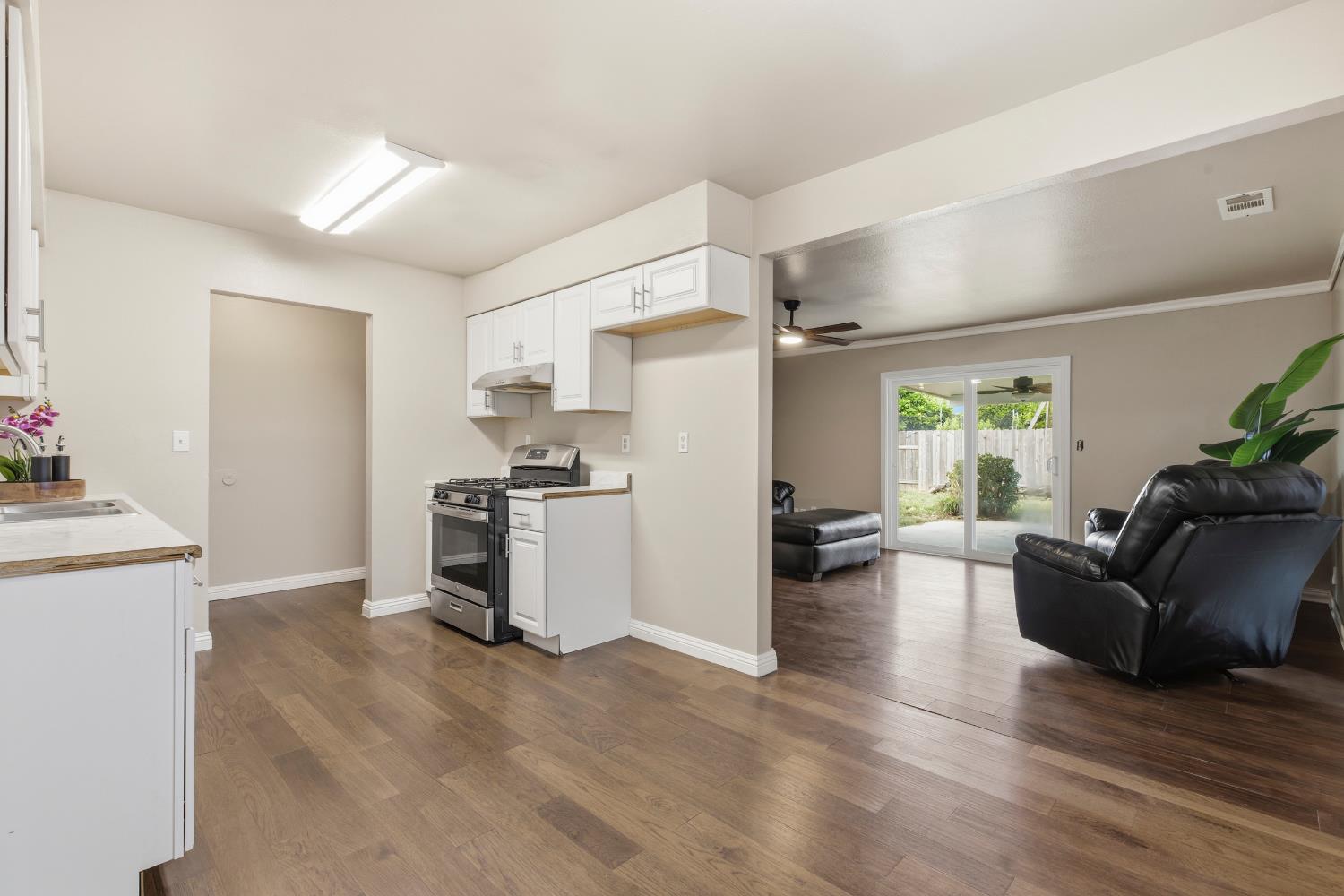 900 Snead Dr, Modesto, CA 95351