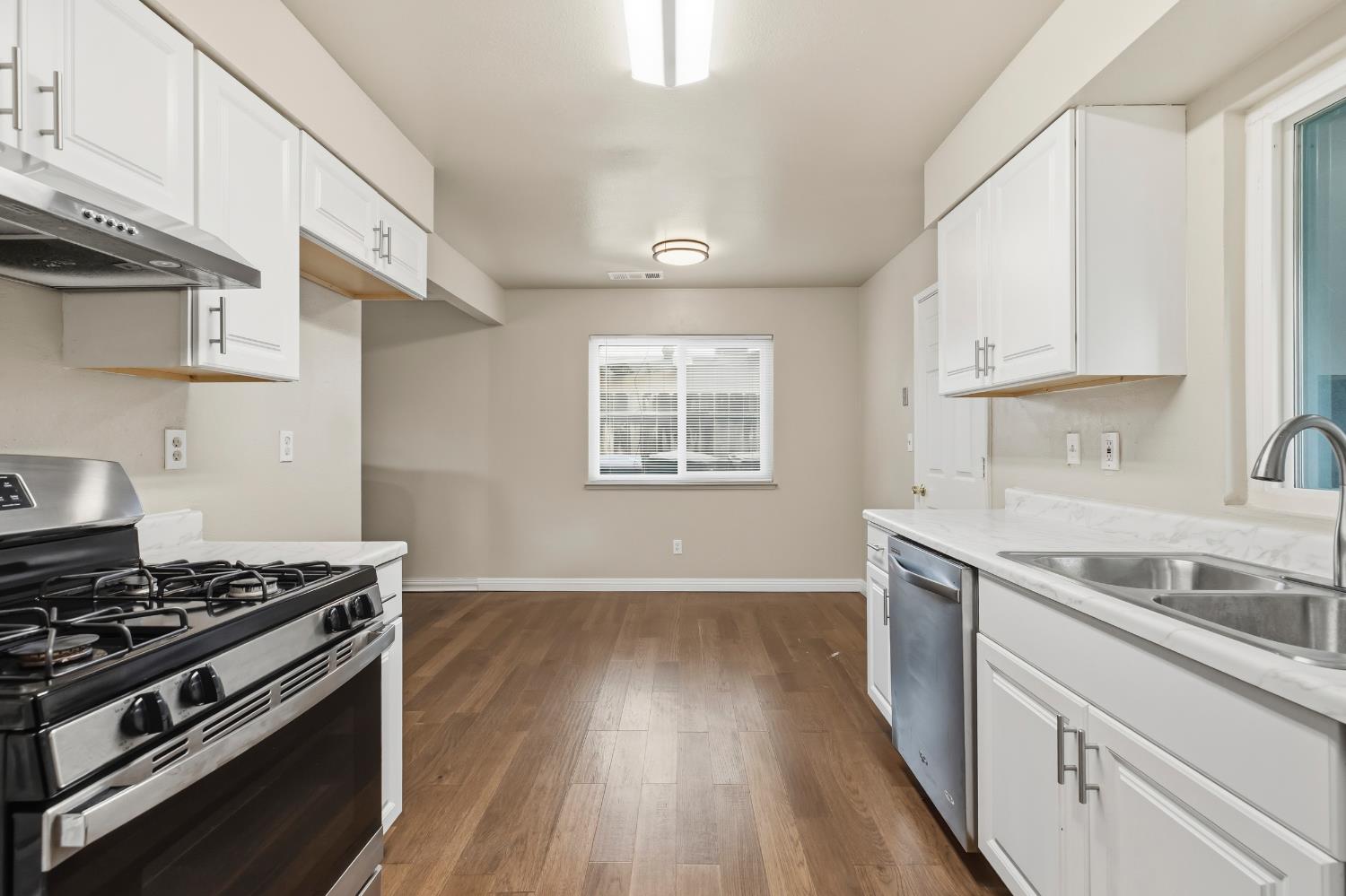 900 Snead Dr, Modesto, CA 95351