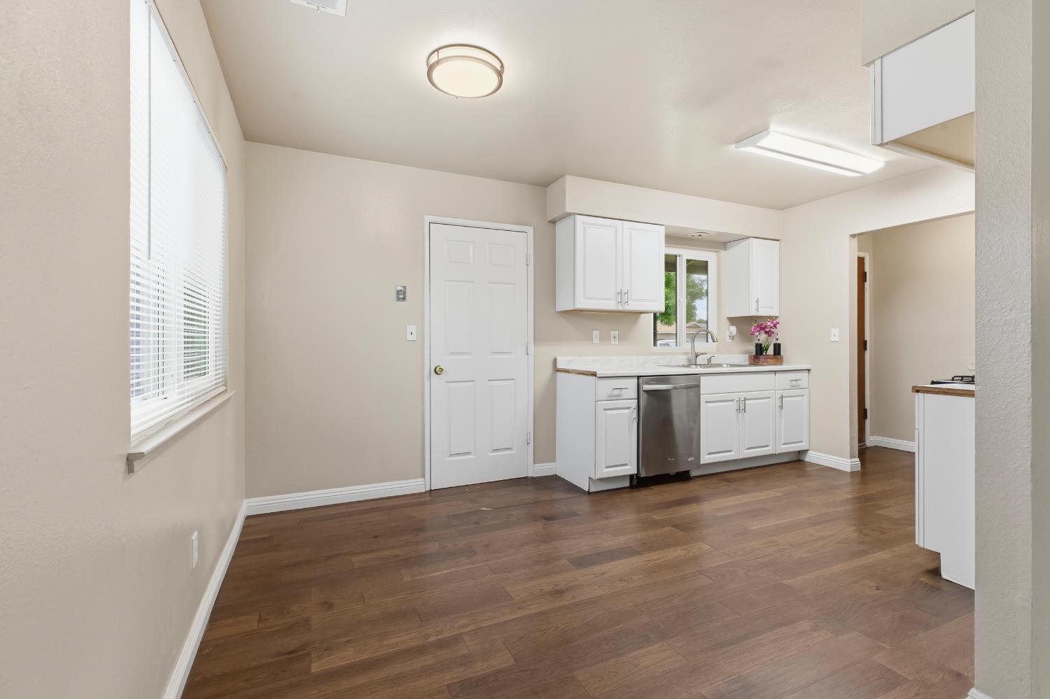 900 Snead Dr, Modesto, CA 95351