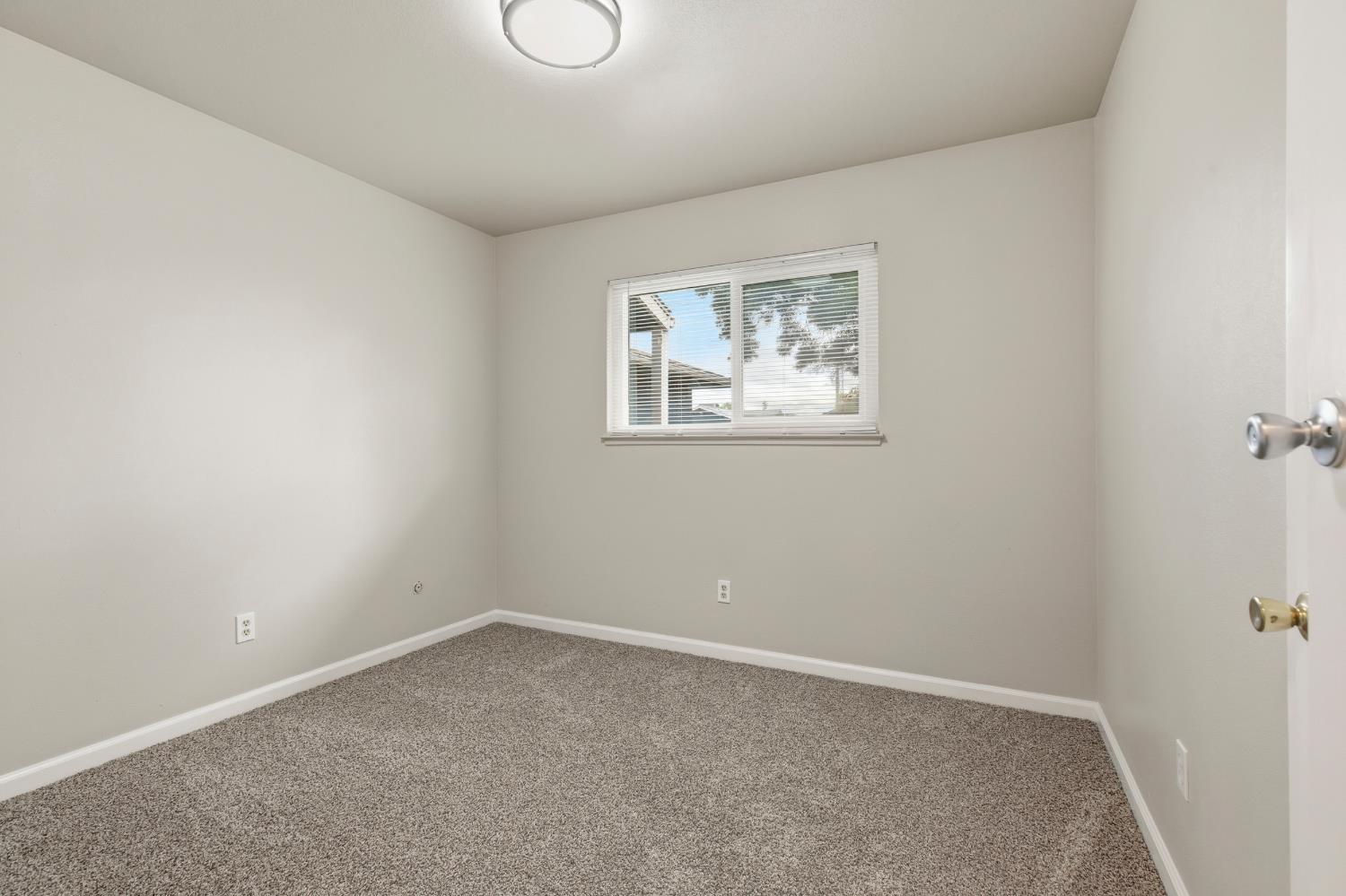 900 Snead Dr, Modesto, CA 95351