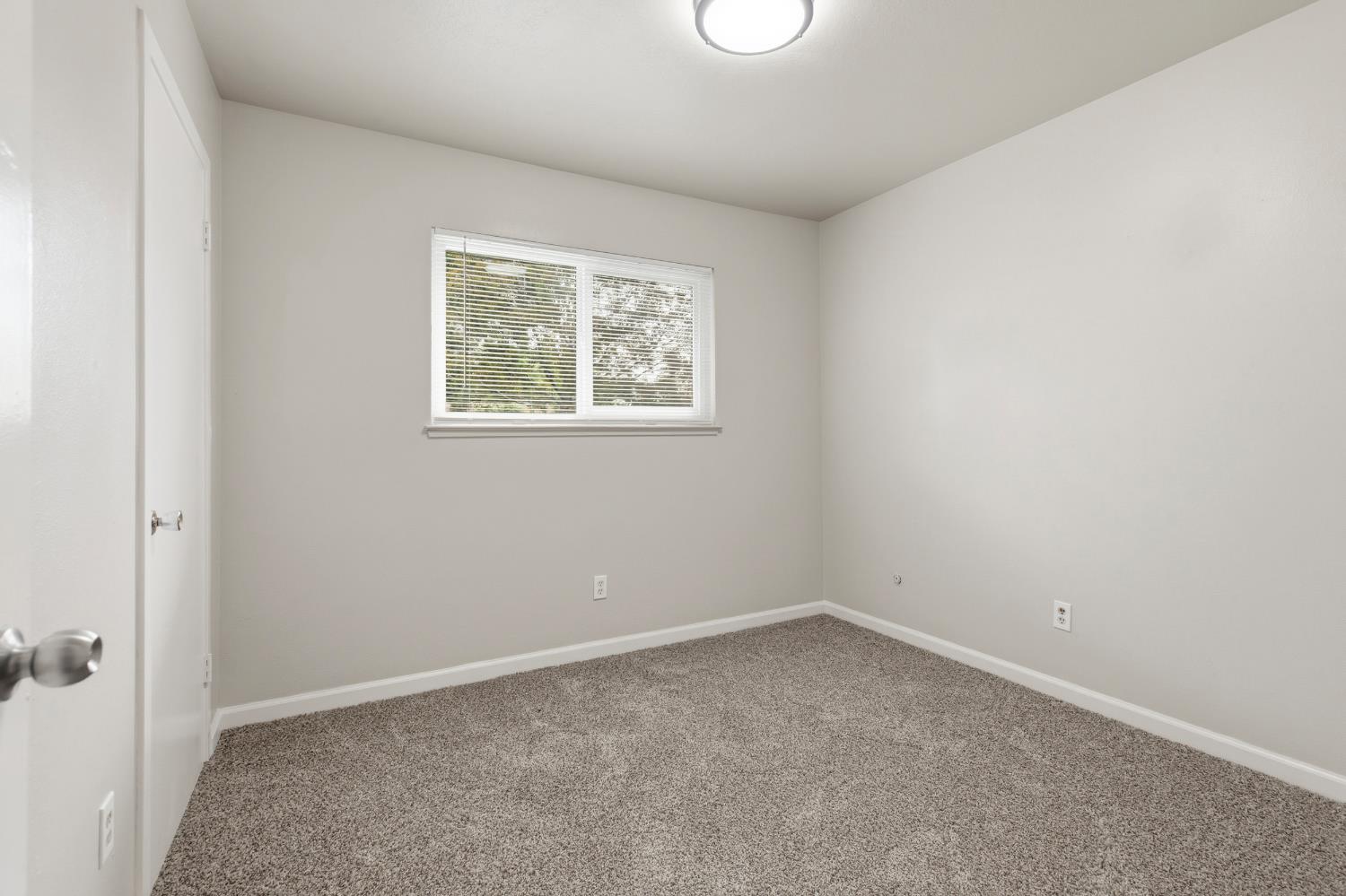 900 Snead Dr, Modesto, CA 95351