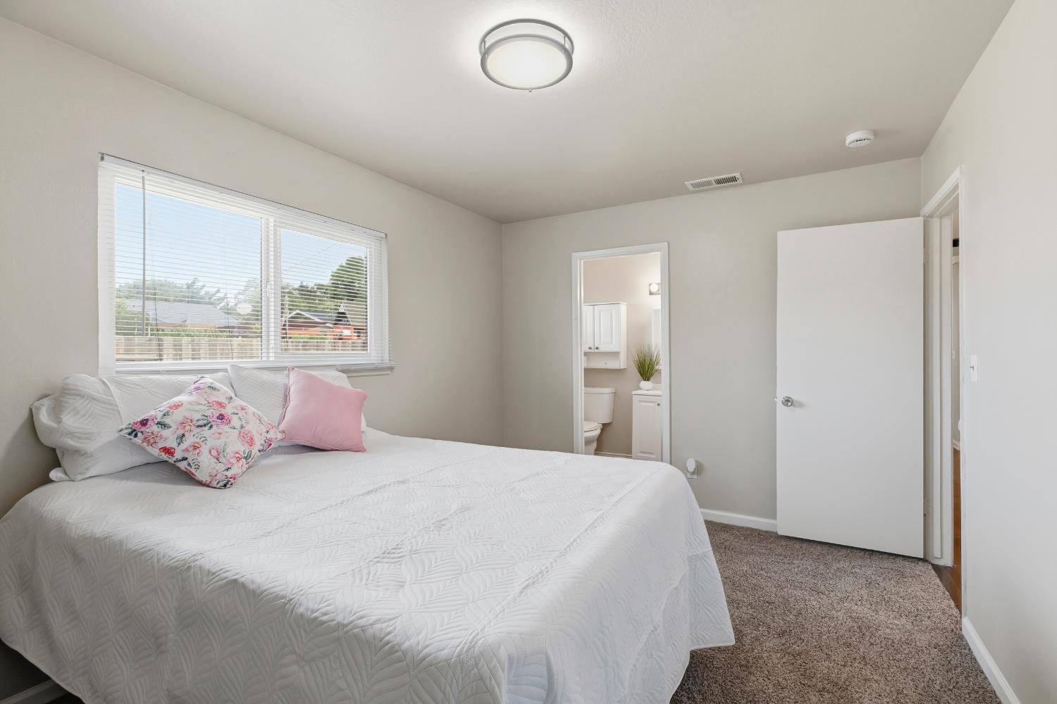 900 Snead Dr, Modesto, CA 95351