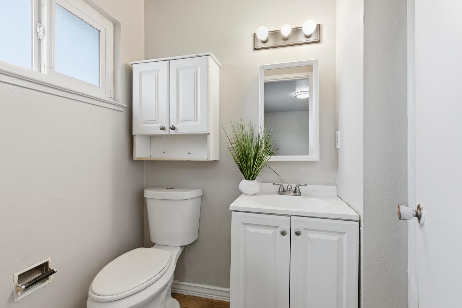 900 Snead Dr, Modesto, CA 95351