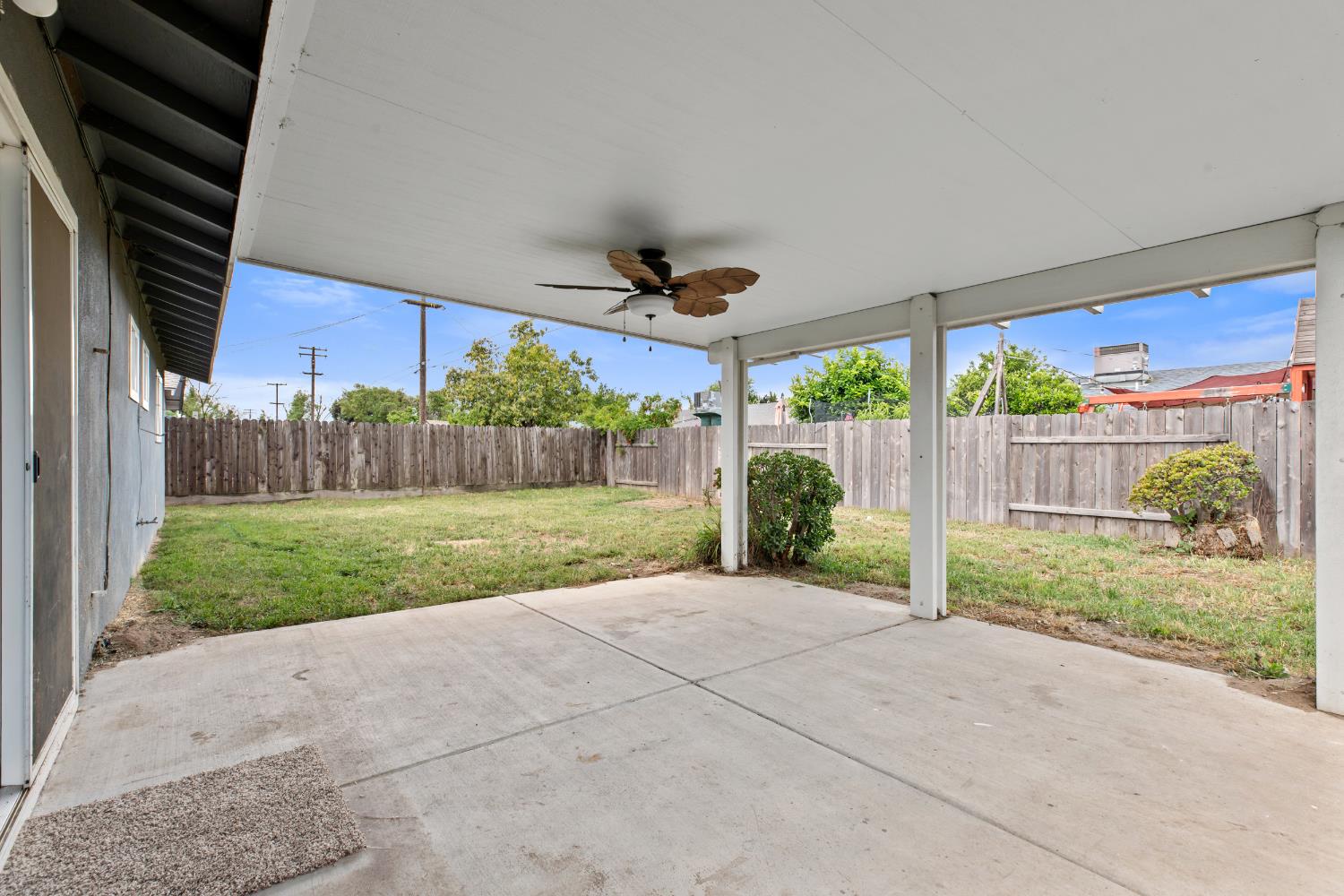 900 Snead Dr, Modesto, CA 95351