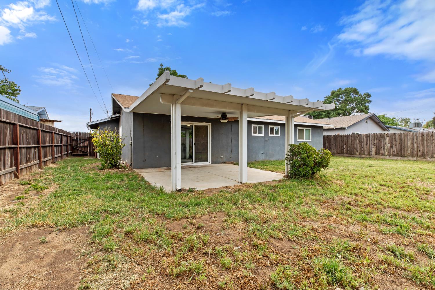 900 Snead Dr, Modesto, CA 95351