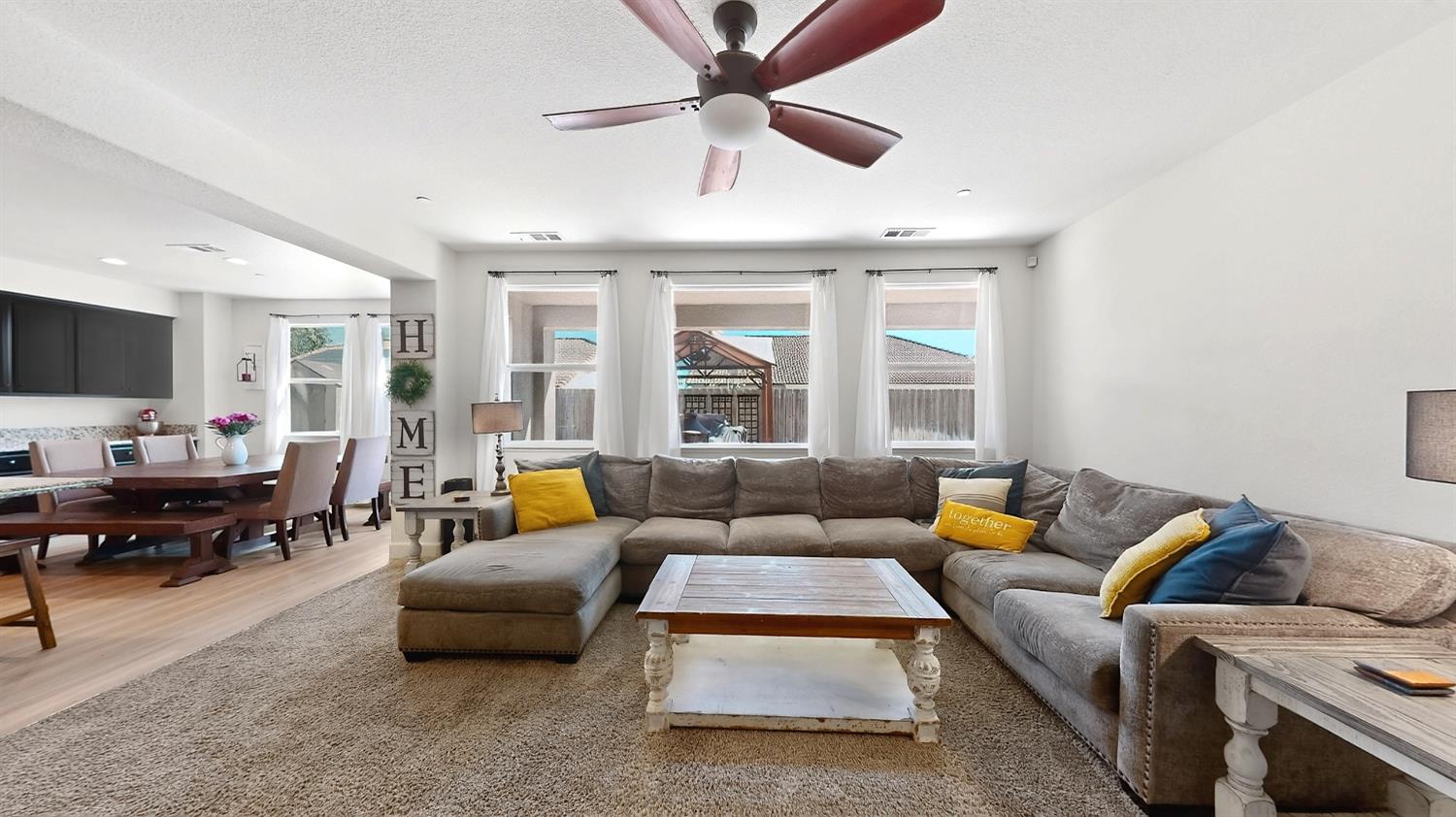 1164 Barcelona Dr, Livingston, CA 95334