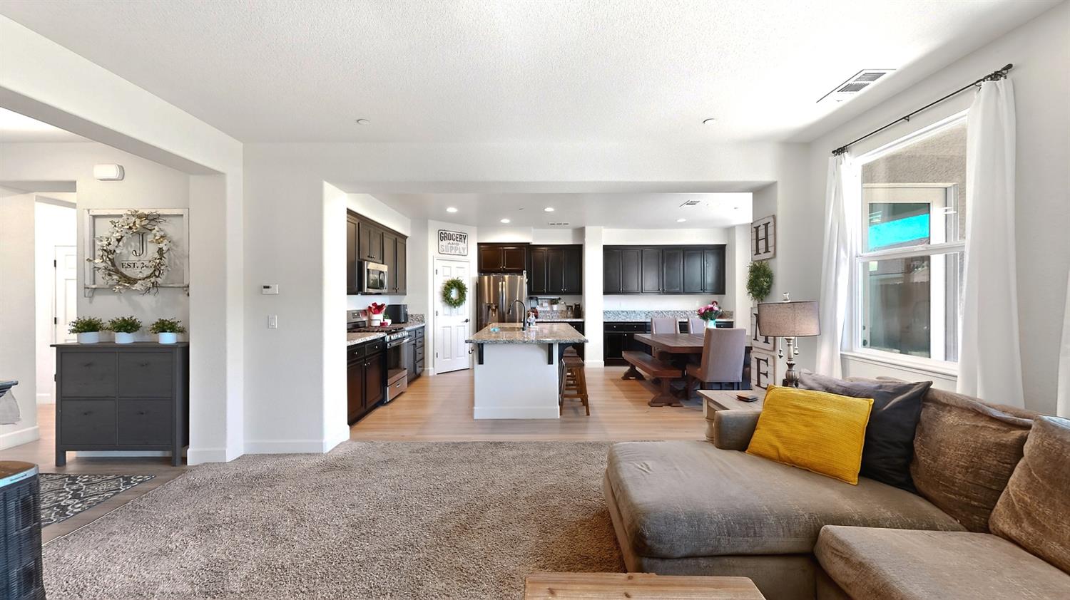 1164 Barcelona Dr, Livingston, CA 95334