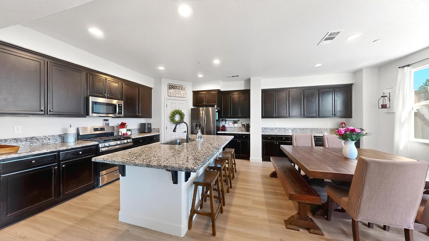 1164 Barcelona Dr, Livingston, CA 95334