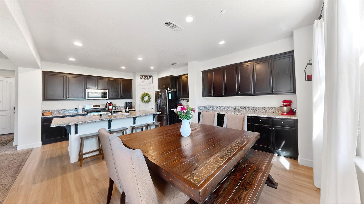 1164 Barcelona Dr, Livingston, CA 95334