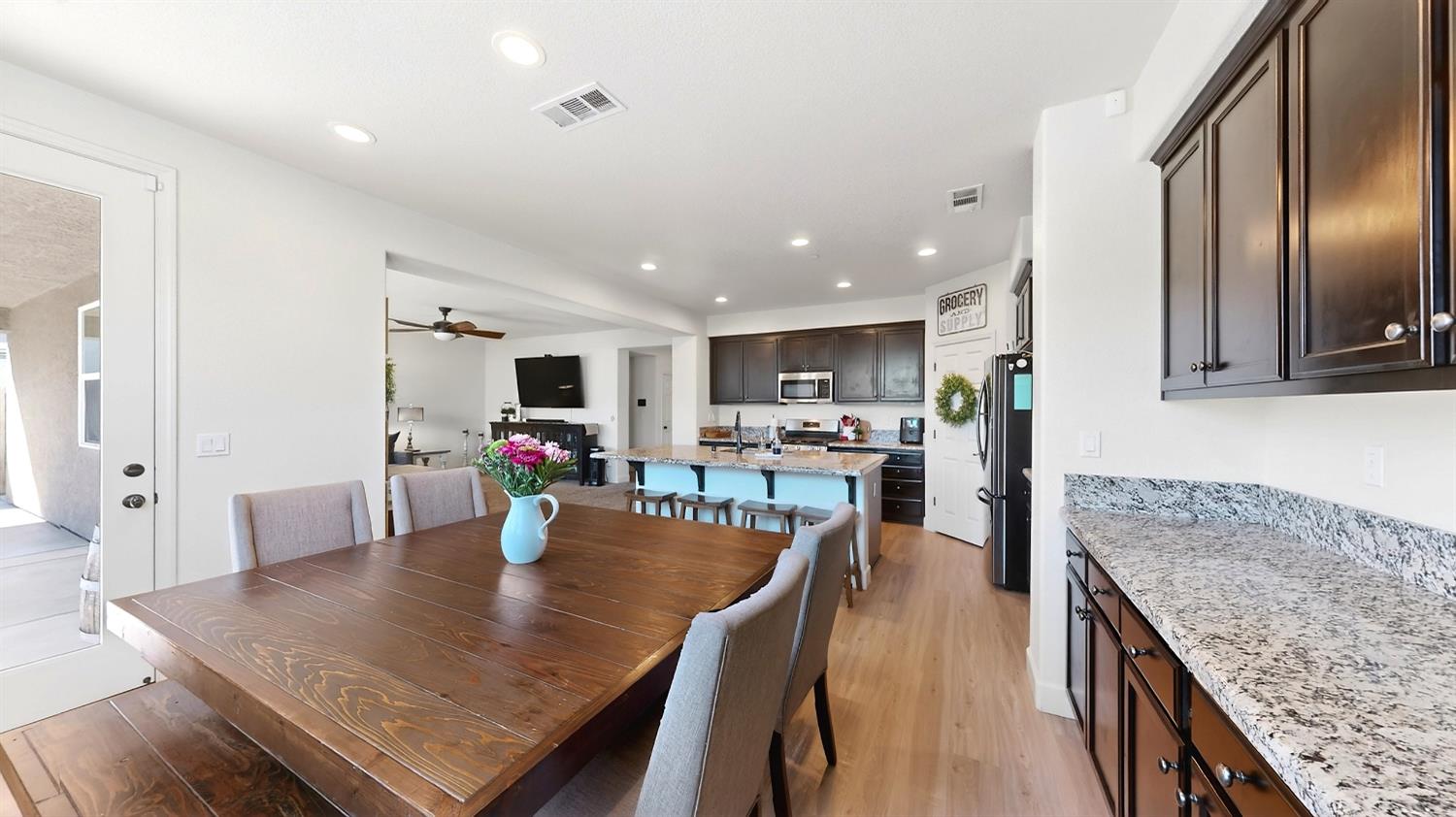 1164 Barcelona Dr, Livingston, CA 95334