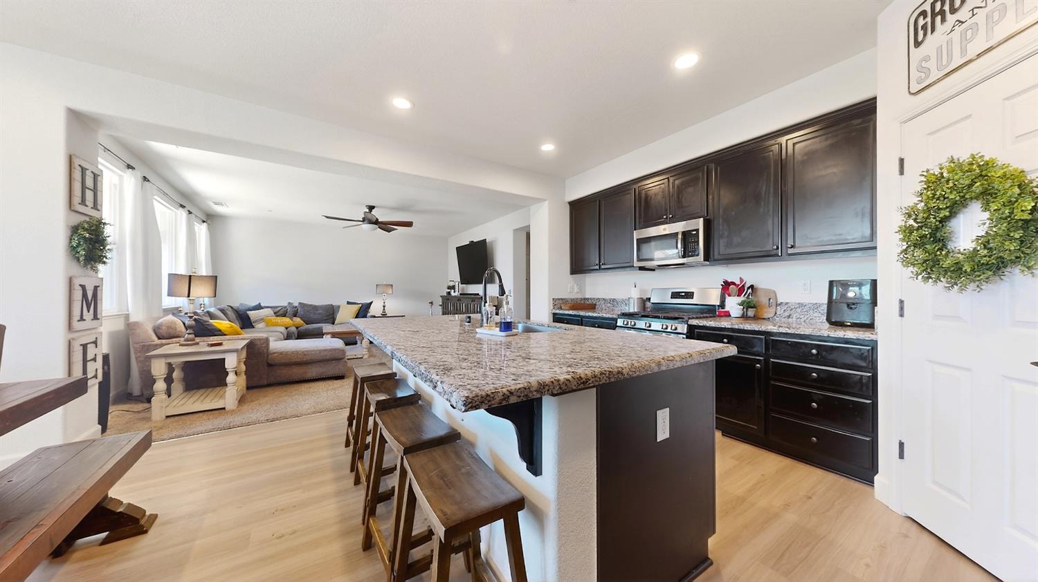 1164 Barcelona Dr, Livingston, CA 95334