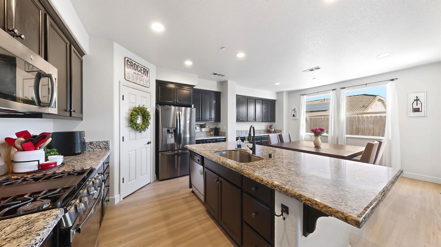 1164 Barcelona Dr, Livingston, CA 95334