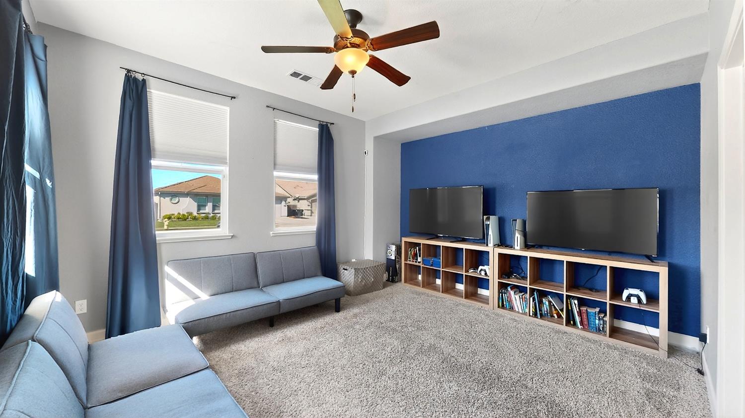 1164 Barcelona Dr, Livingston, CA 95334