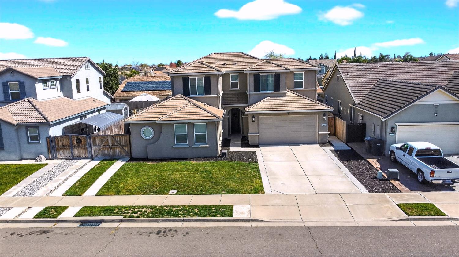 1164 Barcelona Dr, Livingston, CA 95334