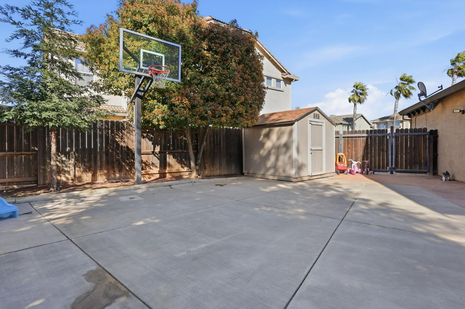 2305 Paper Bark Ct, Modesto, CA 95355