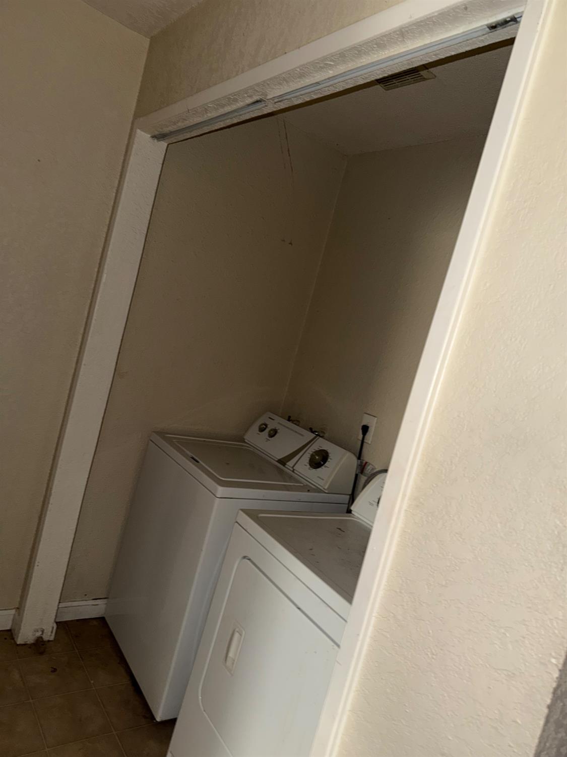 2108 Mount Vernon Dr #E, Modesto, CA 95350