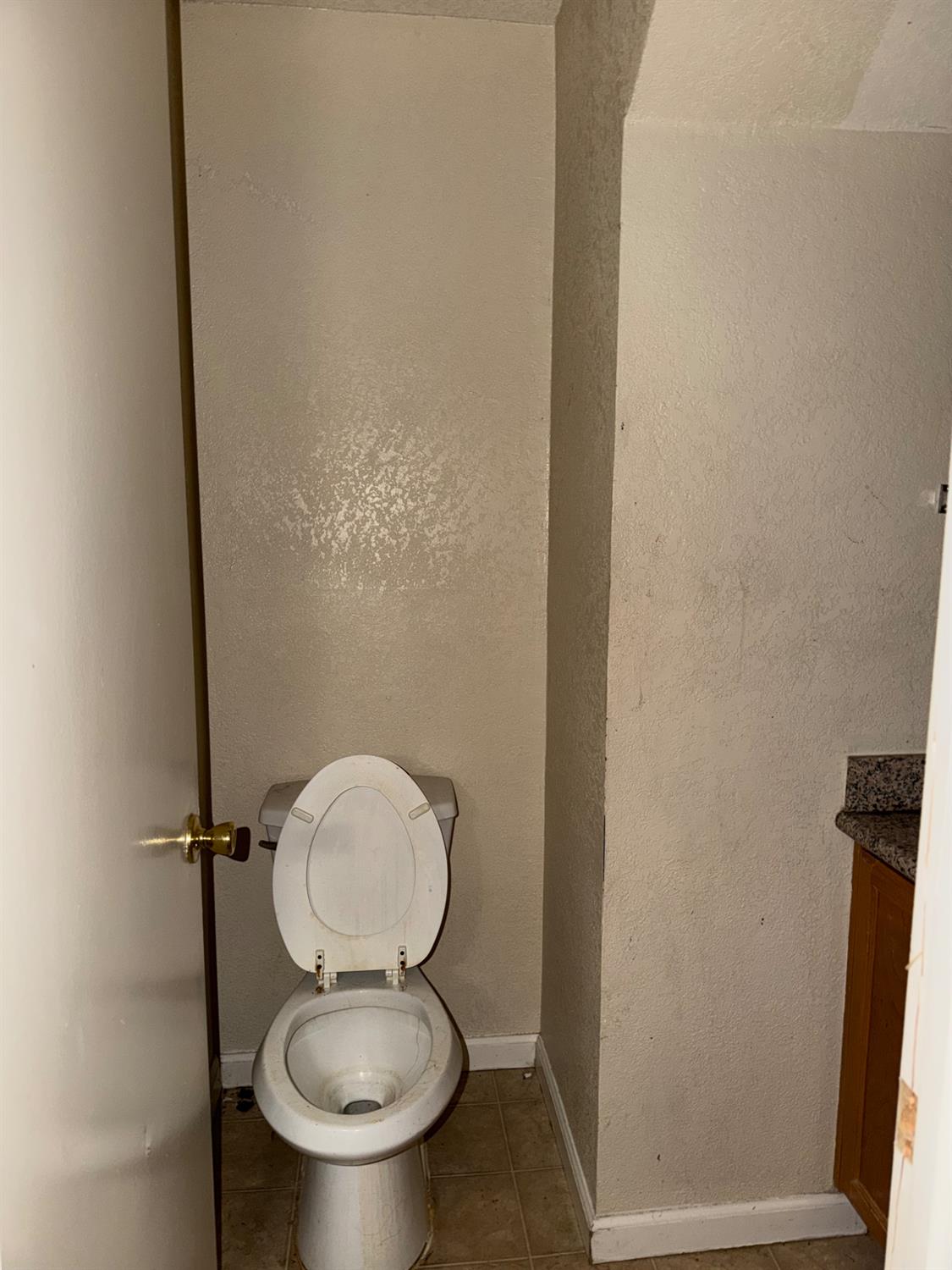 2108 Mount Vernon Dr #E, Modesto, CA 95350