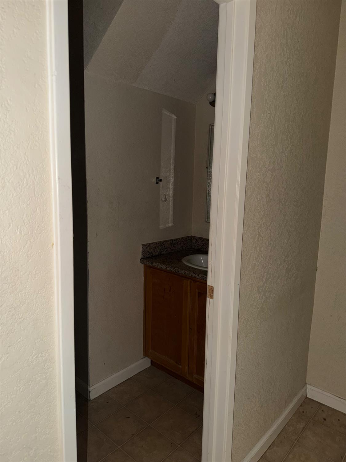 2108 Mount Vernon Dr #E, Modesto, CA 95350