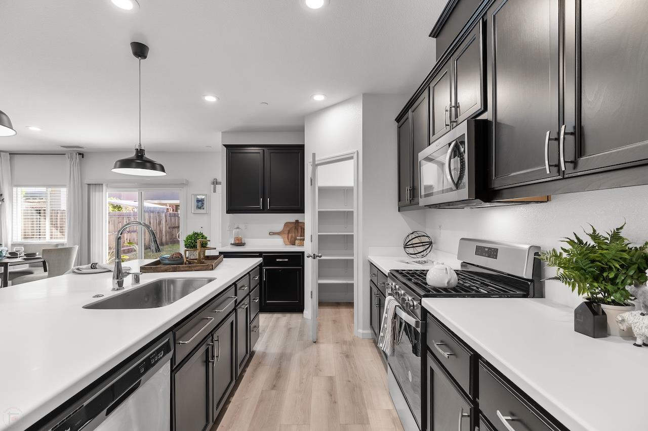 292 Postma St, Manteca, CA 95337