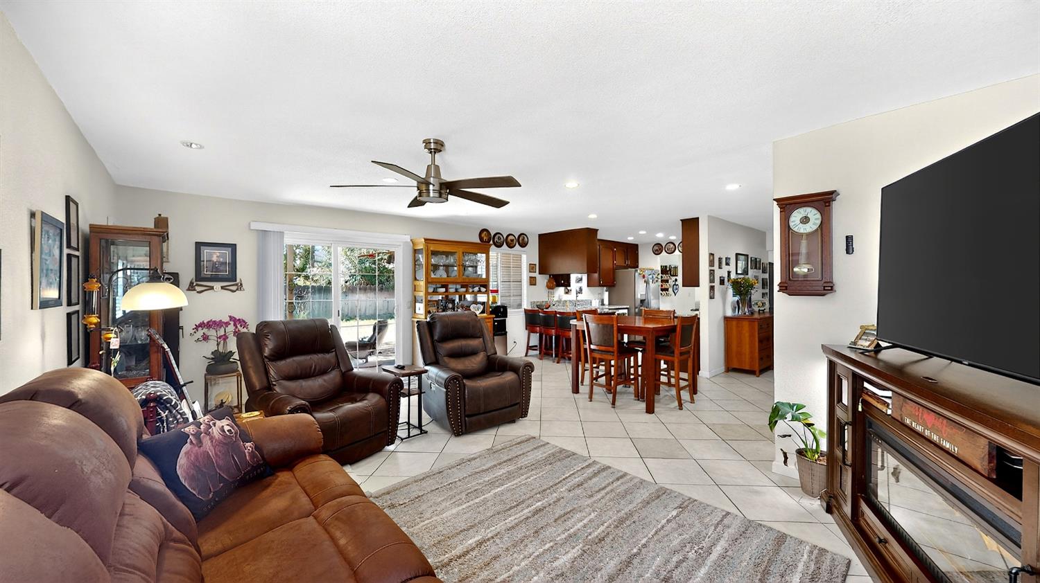 2140 Rochelle Ave, Turlock, CA 95382