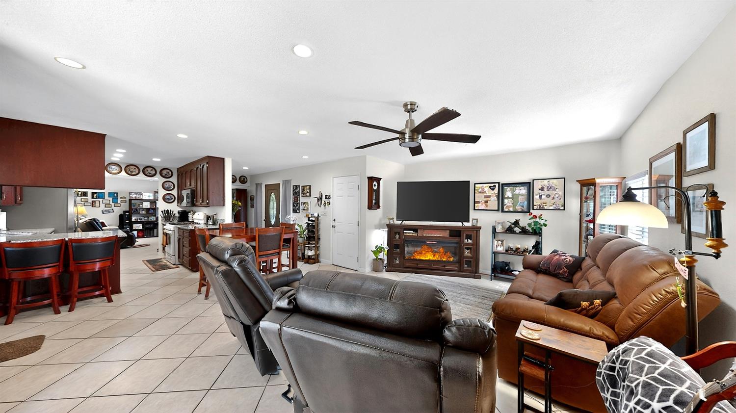 2140 Rochelle Ave, Turlock, CA 95382