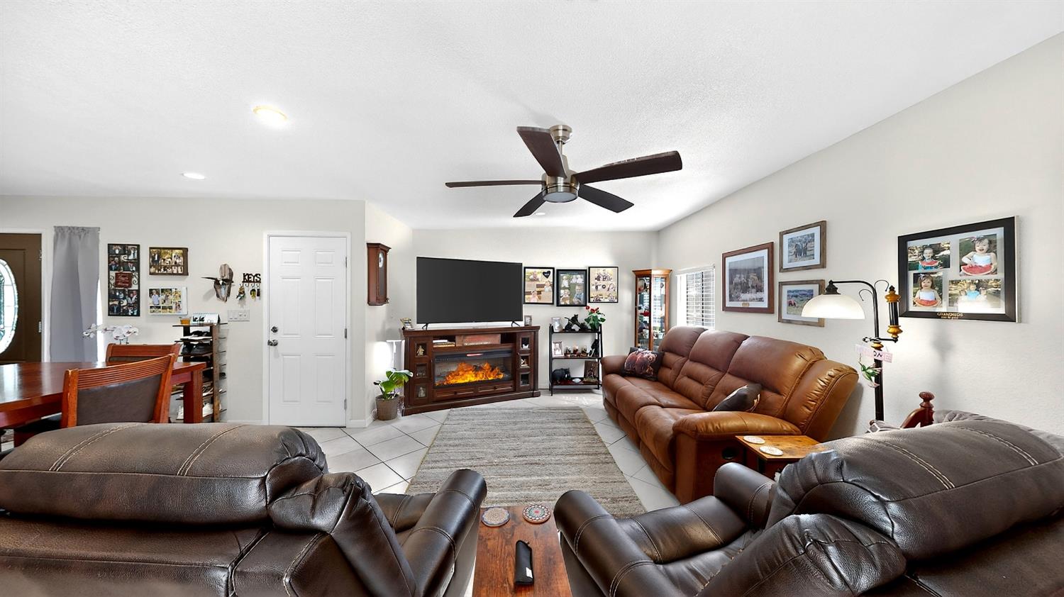 2140 Rochelle Ave, Turlock, CA 95382