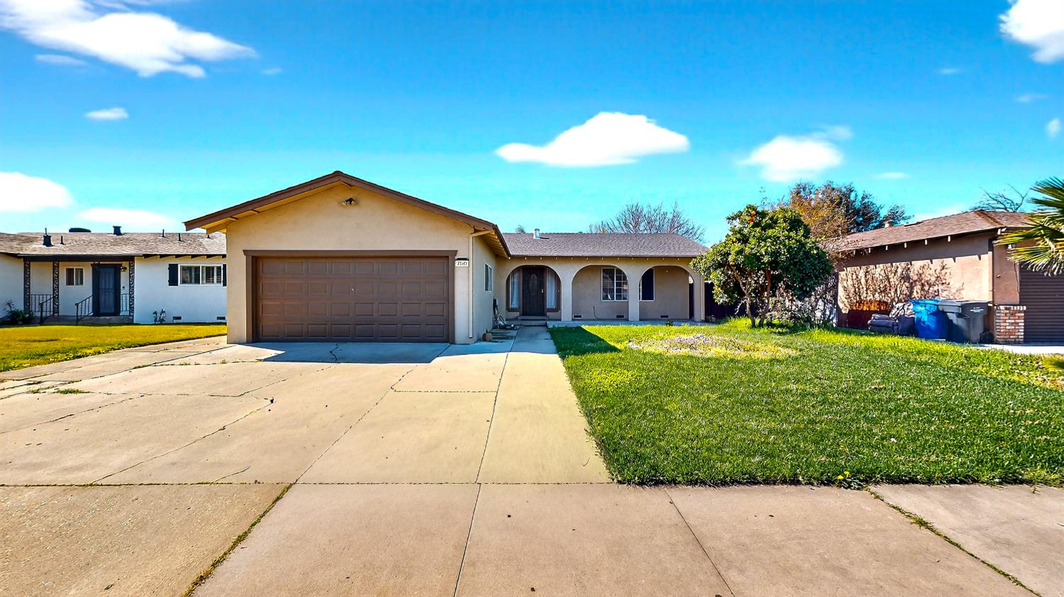 2140 Rochelle Ave, Turlock, CA 95382