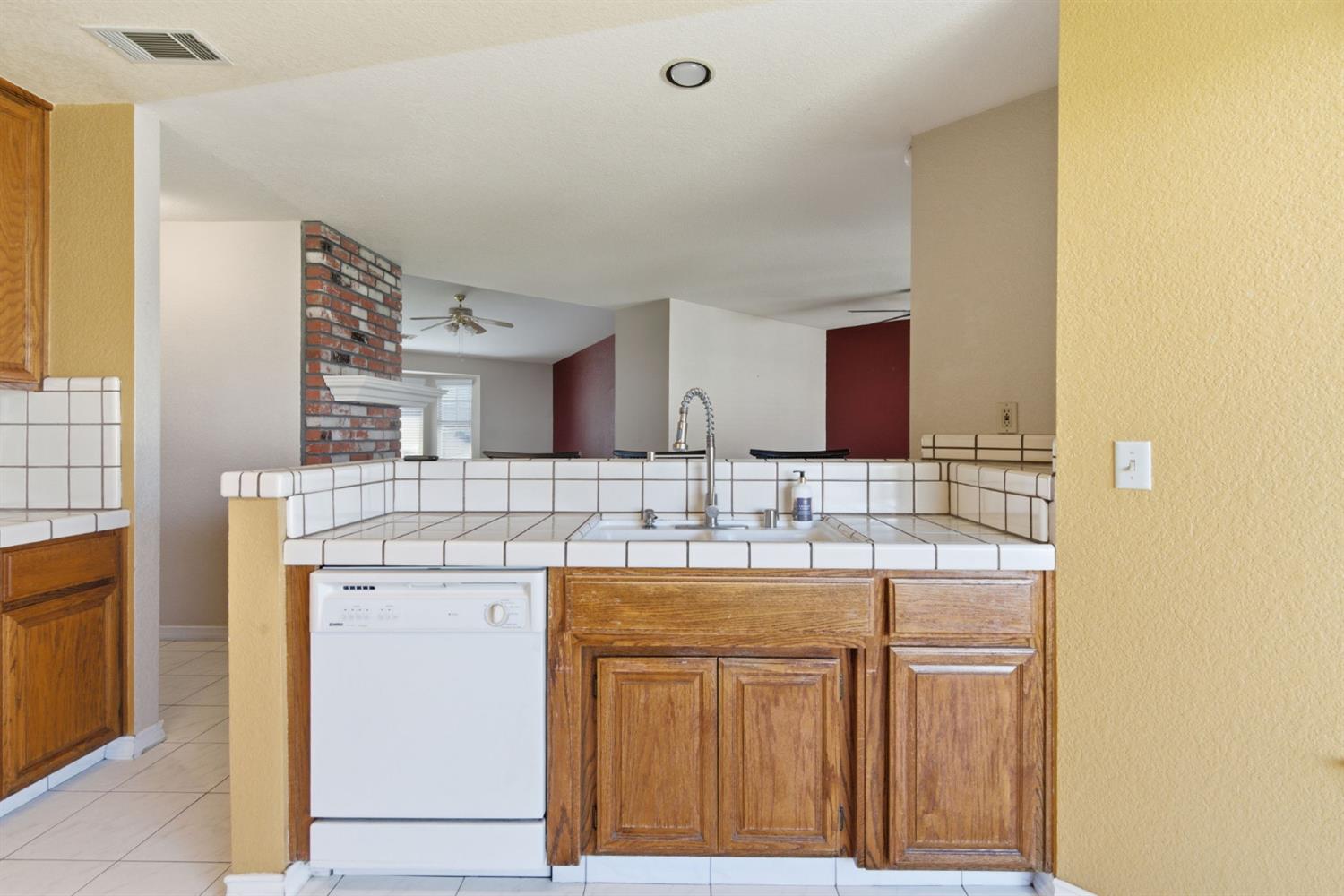 380 Garden Circle Dr, Manteca, CA 95336