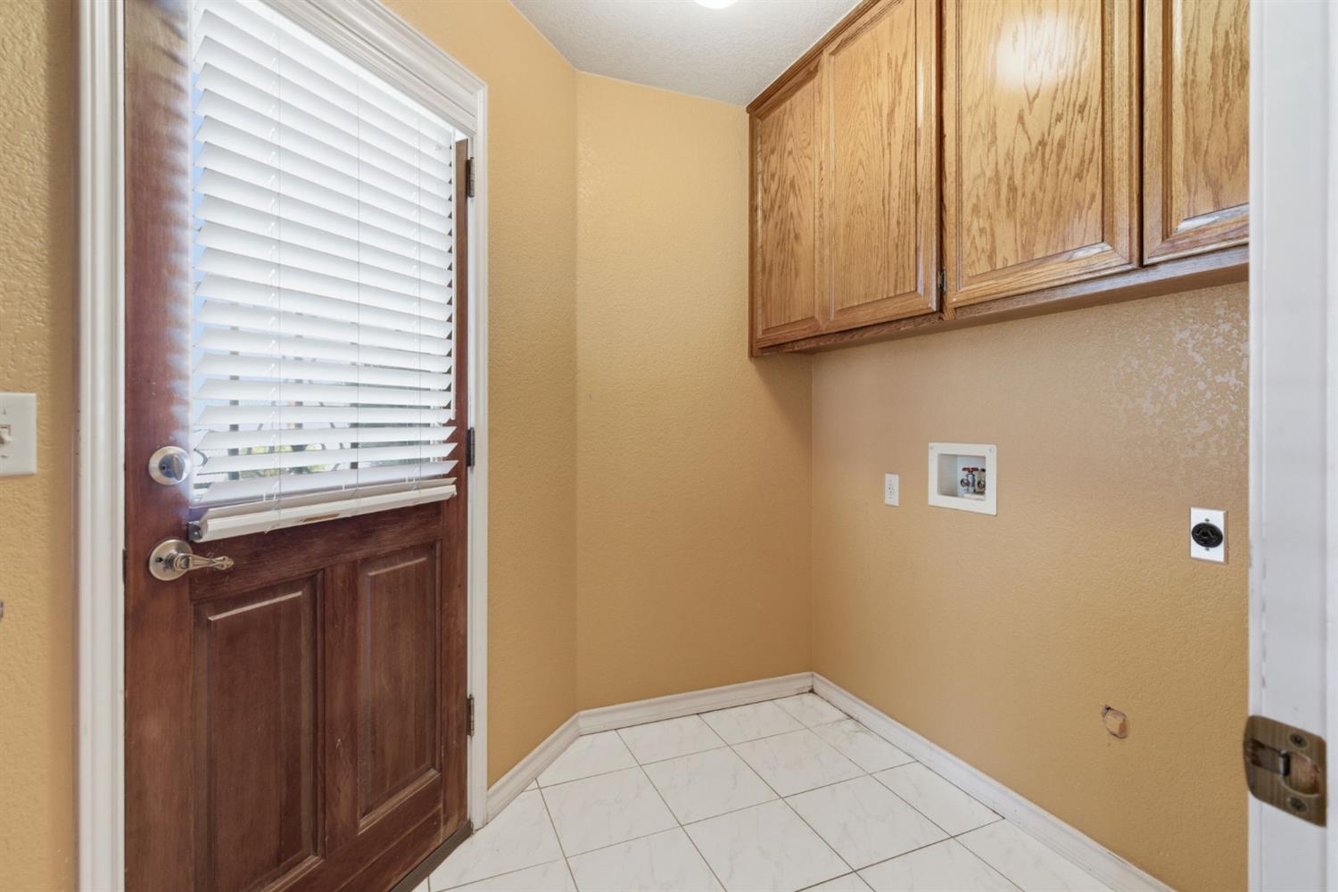 380 Garden Circle Dr, Manteca, CA 95336