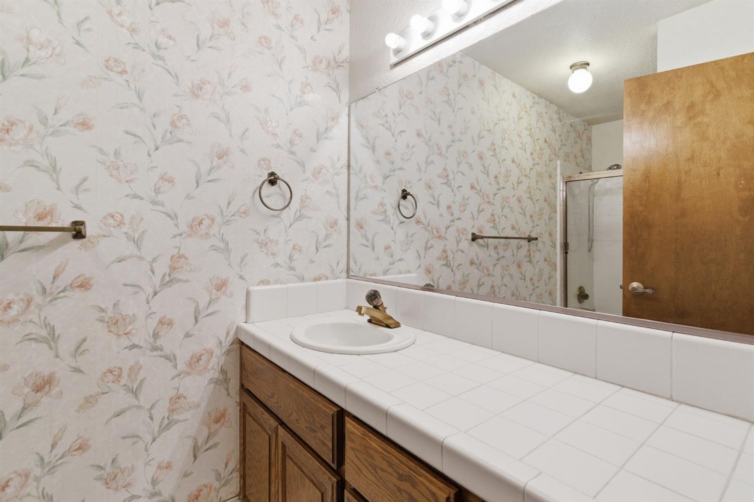 380 Garden Circle Dr, Manteca, CA 95336