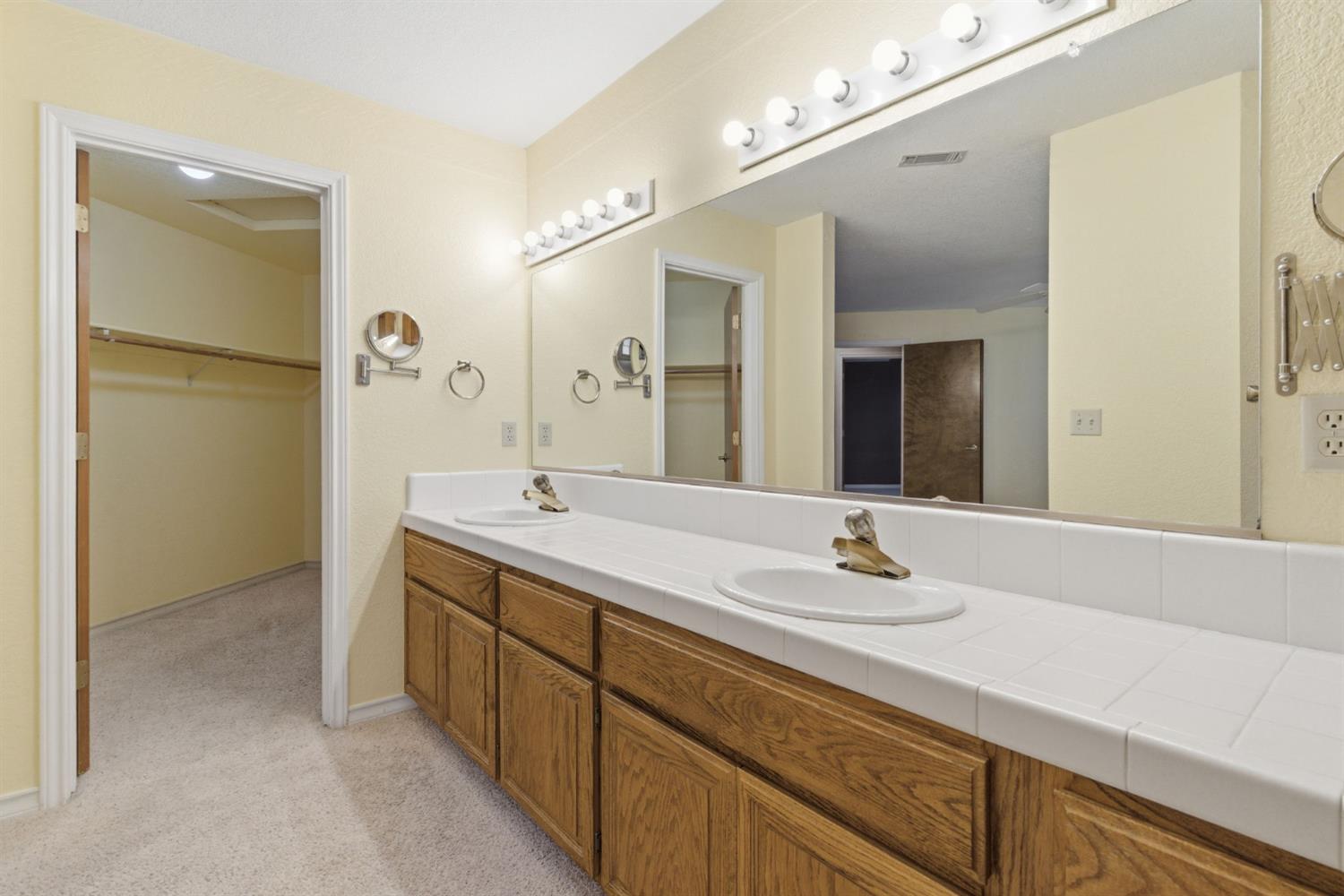 380 Garden Circle Dr, Manteca, CA 95336