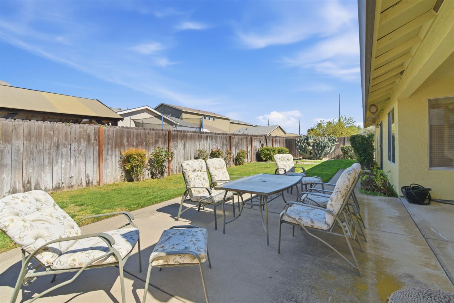 380 Garden Circle Dr, Manteca, CA 95336